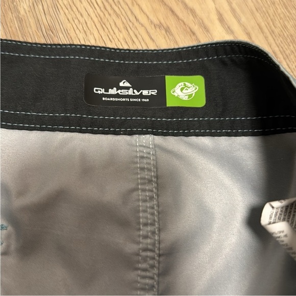 🍏Quicksilver - Retro Stripe Swim Trunks - 32 - Picture 5 of 5